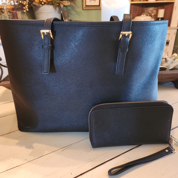 Michael Kors large black tote and matching wallet wristlet - Picture 2 of 16